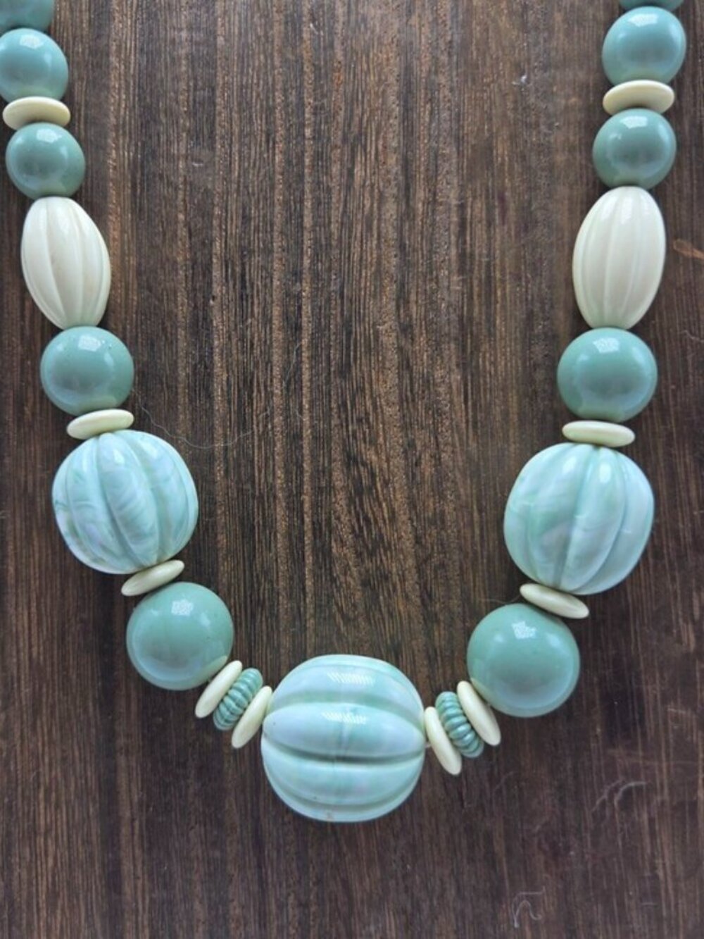 Avon 1988 Burst of Spring Necklace Apple Jade Beaded Single Strand Costume VTG